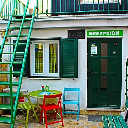 Croparadise Hostel *