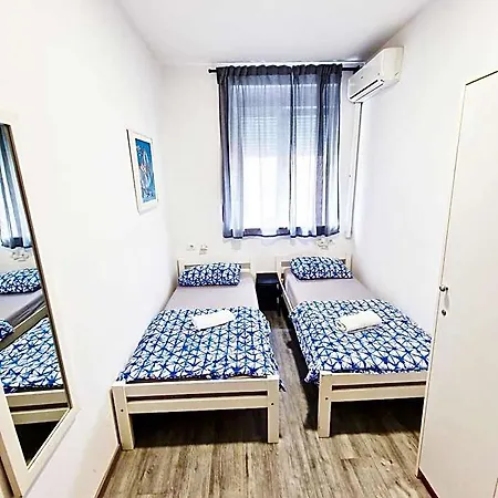 Croparadise Hostel *