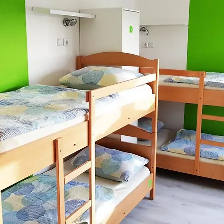 Croparadise Hostel *